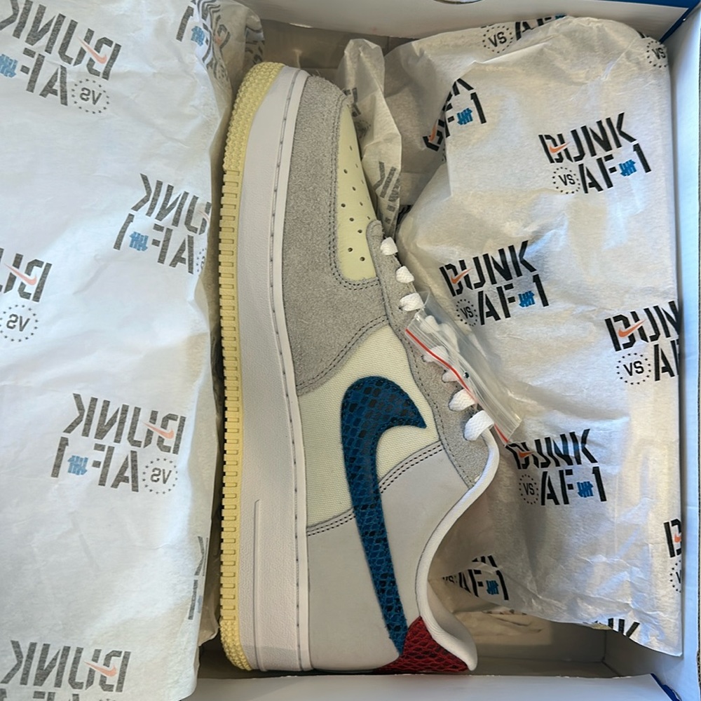 Nike Air Force 1 Low SP
Undefeated 5 On It Dunk